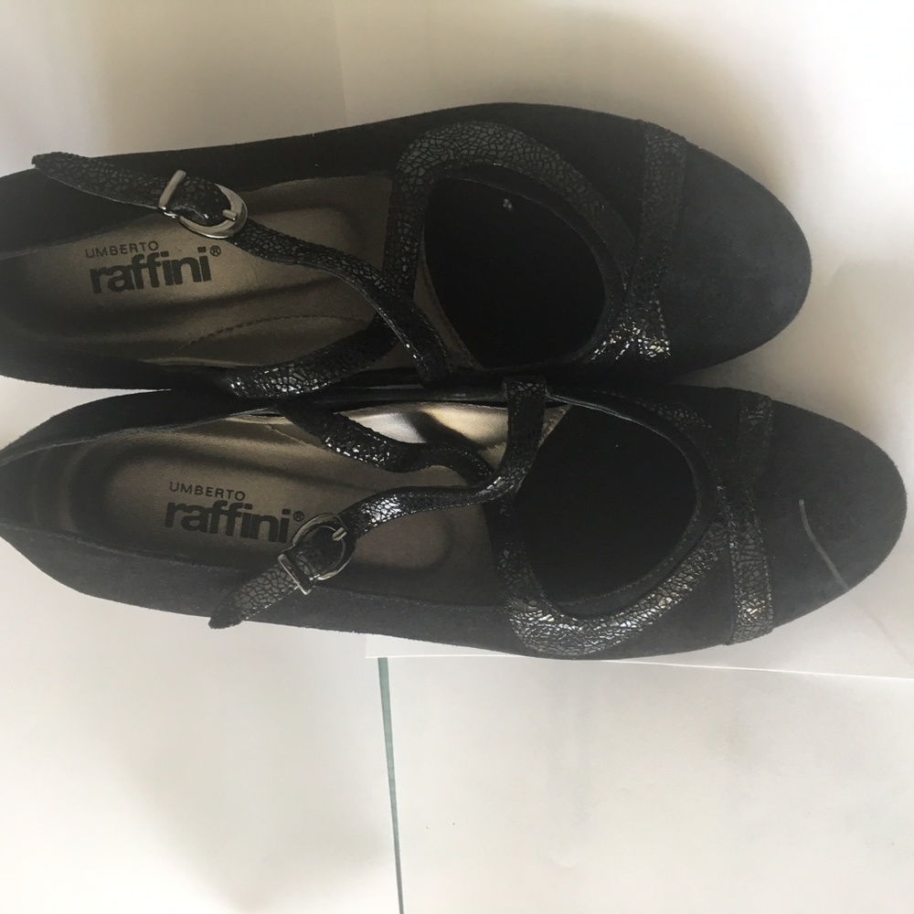 Umberto Raffini Felicia Suede Pumps -- never worn